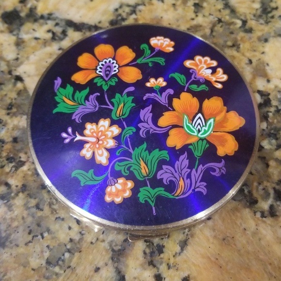 Other - Mid century Stratton mirror compact